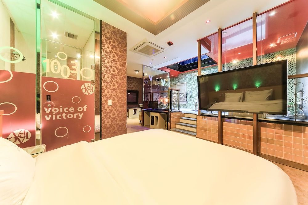 undefined Hotel Vov 6