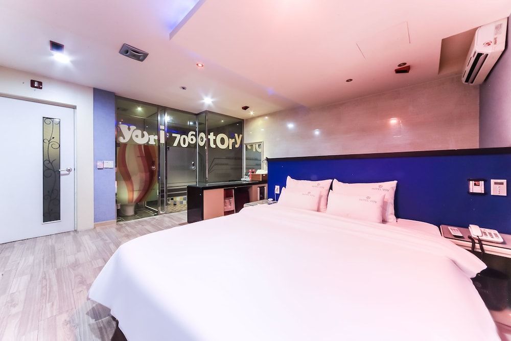 undefined Hotel Vov 5