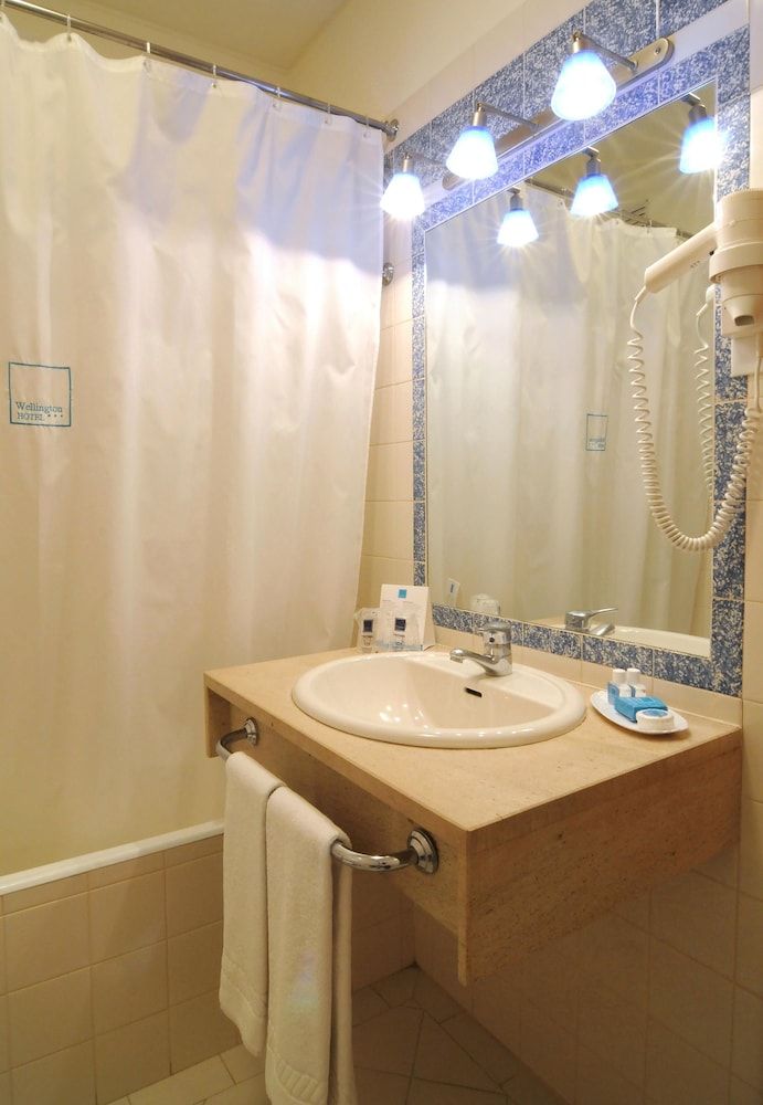 Exe Wellington Double or Twin Room, City View 10