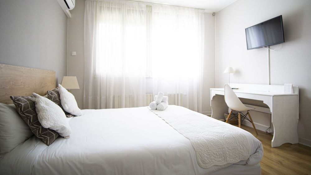 Hôtel Pyrène Comfort Double Room, 1 Queen Bed 2