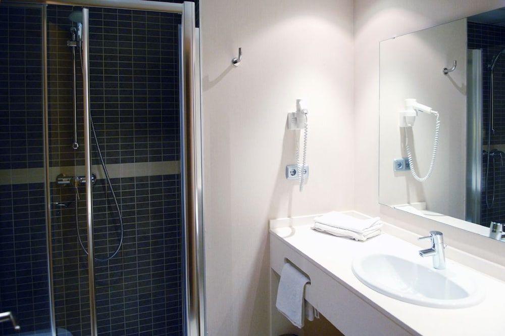 Hotel Bulevard Standard Twin Room, 2 Twin Beds 5