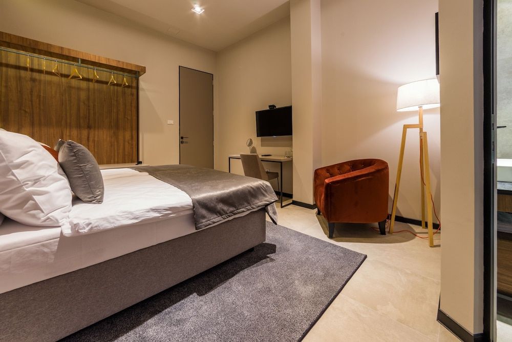 Dezman Luxury Center Deluxe Double Room 5