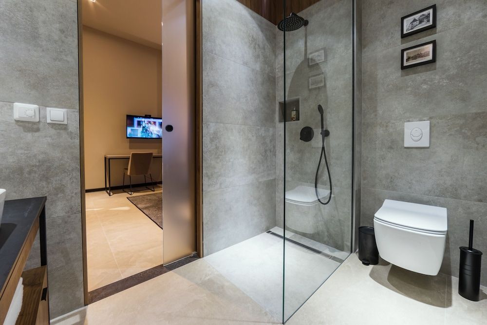 Dezman Luxury Center Deluxe Double Room 8