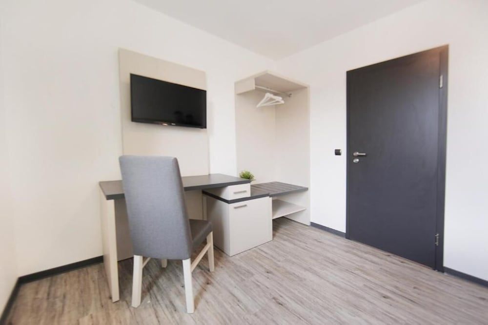 bp24 Hotel Eschweiler Triple Room 7