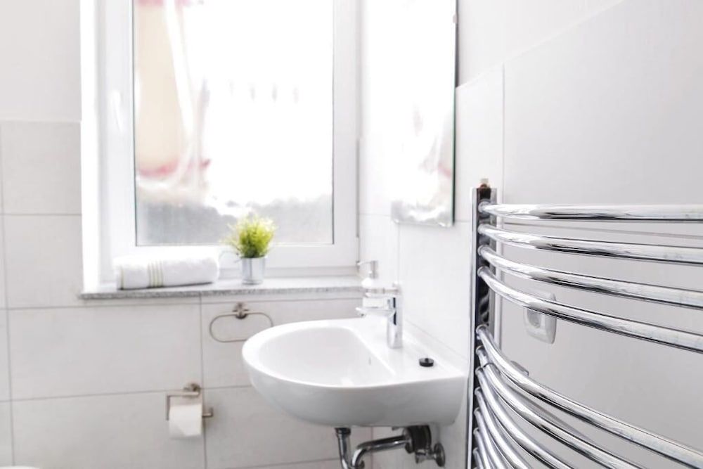 bp24 Hotel Eschweiler Triple Room 6