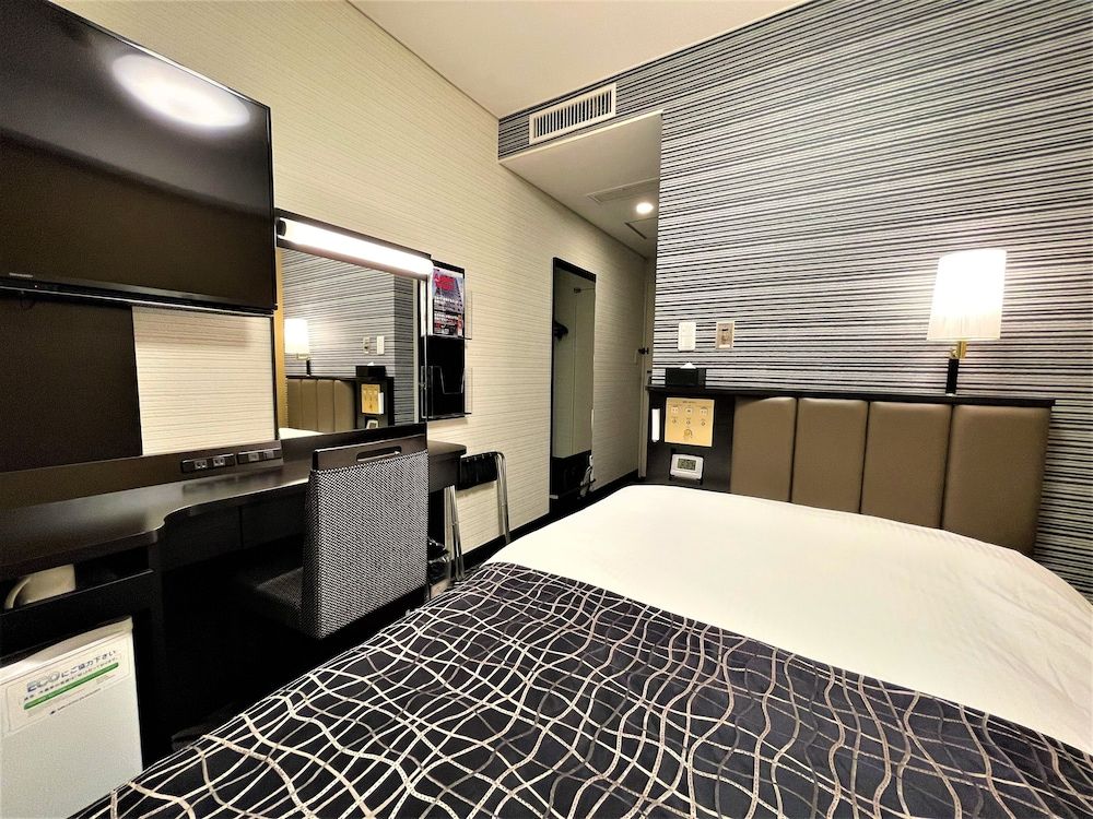 Double Room, Non Smoking (Renovated Unit Bath)
