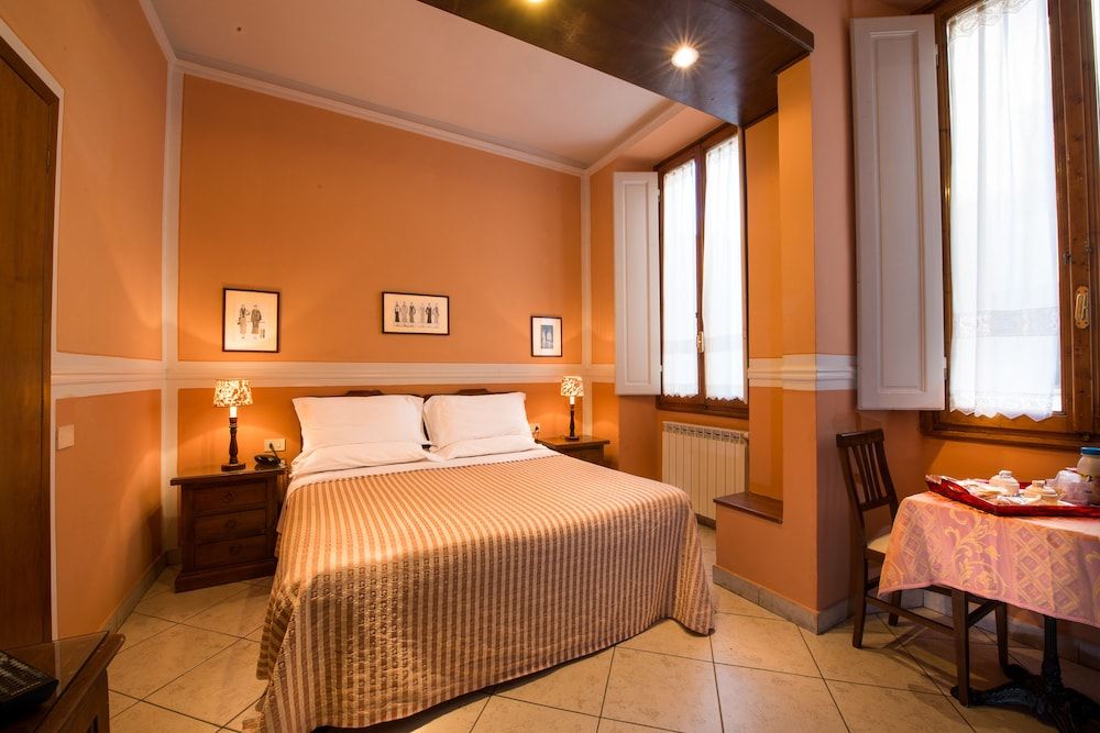 undefined Old Florence Inn 10