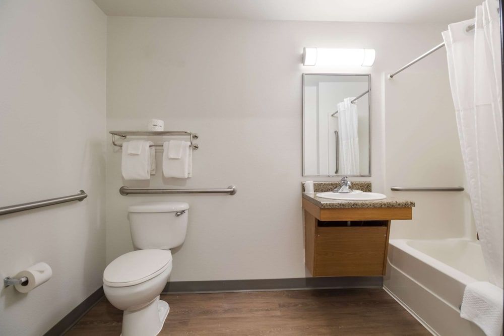 WoodSpring Suites Houston I-45 Airtex Suite, 1 Queen Bed, Accessible, Non Smoking 5