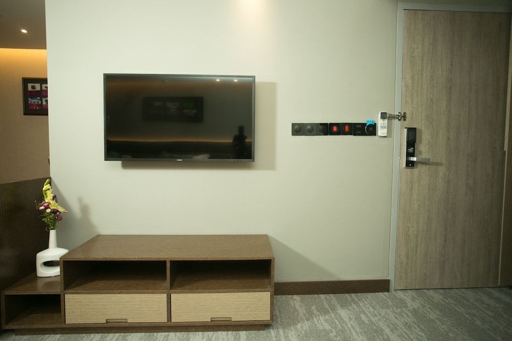 Hotel Omni Residency Deluxe Room, 1 Bedroom, Non Smoking, City View 17