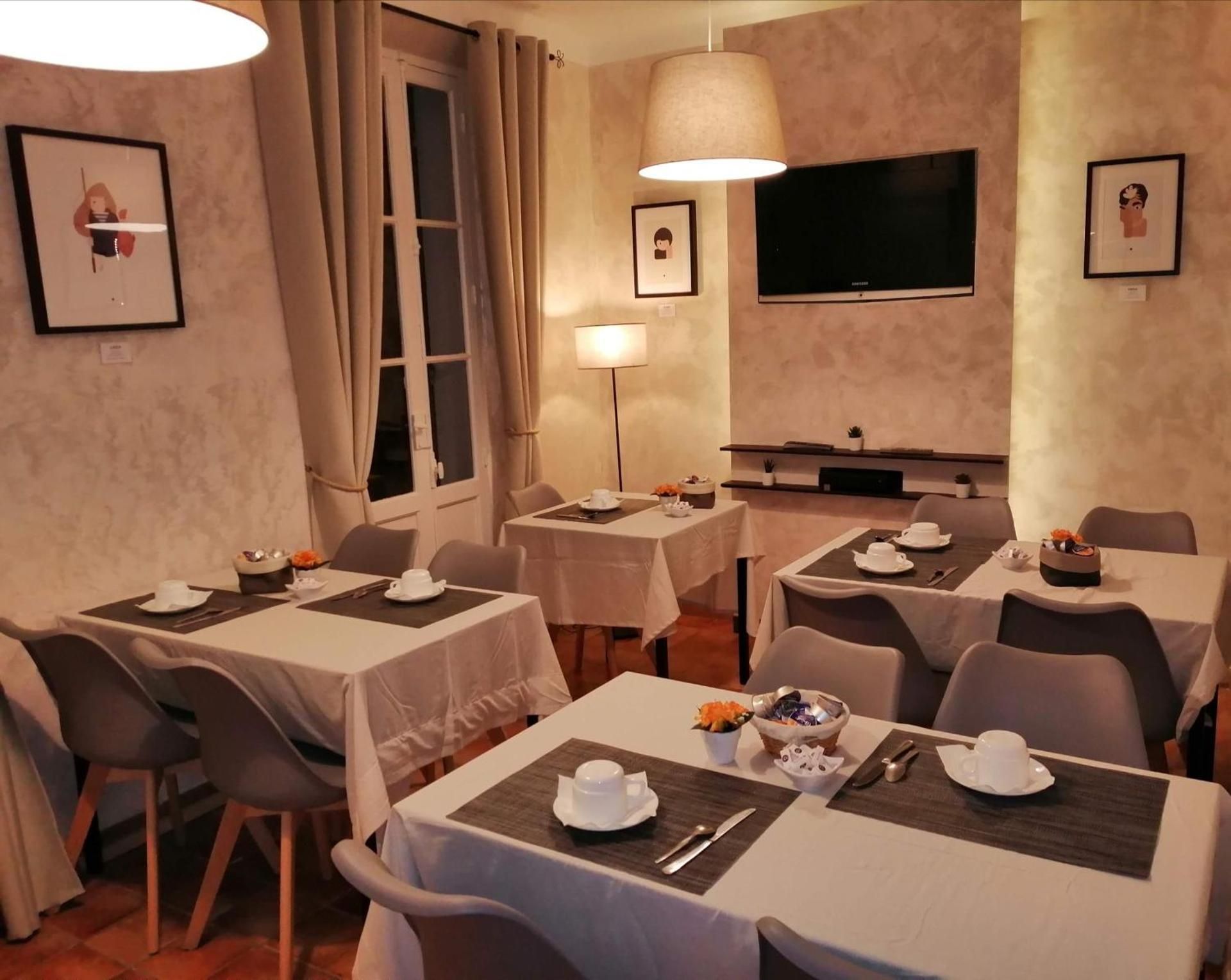 shared lounge/tv area