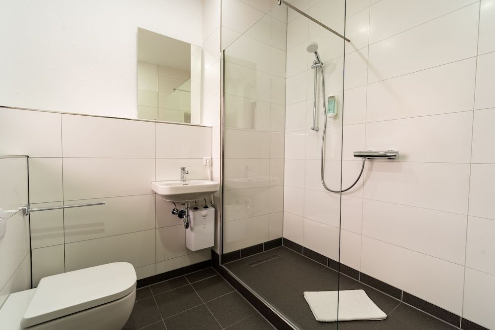 Henrietta's Sleeping Family Triple Room 5