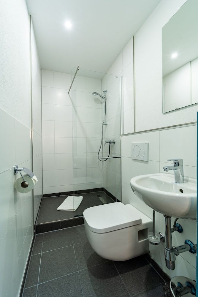 Henrietta's Sleeping Family Triple Room 10