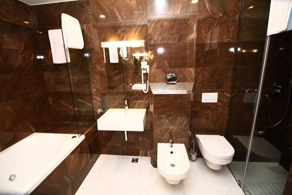 Premium Suite