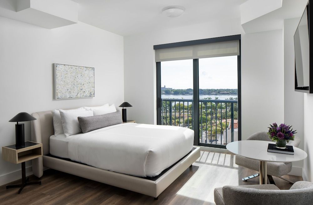 AKA West Palm Room, 1 Queen Bed (Queen, Coastal View)