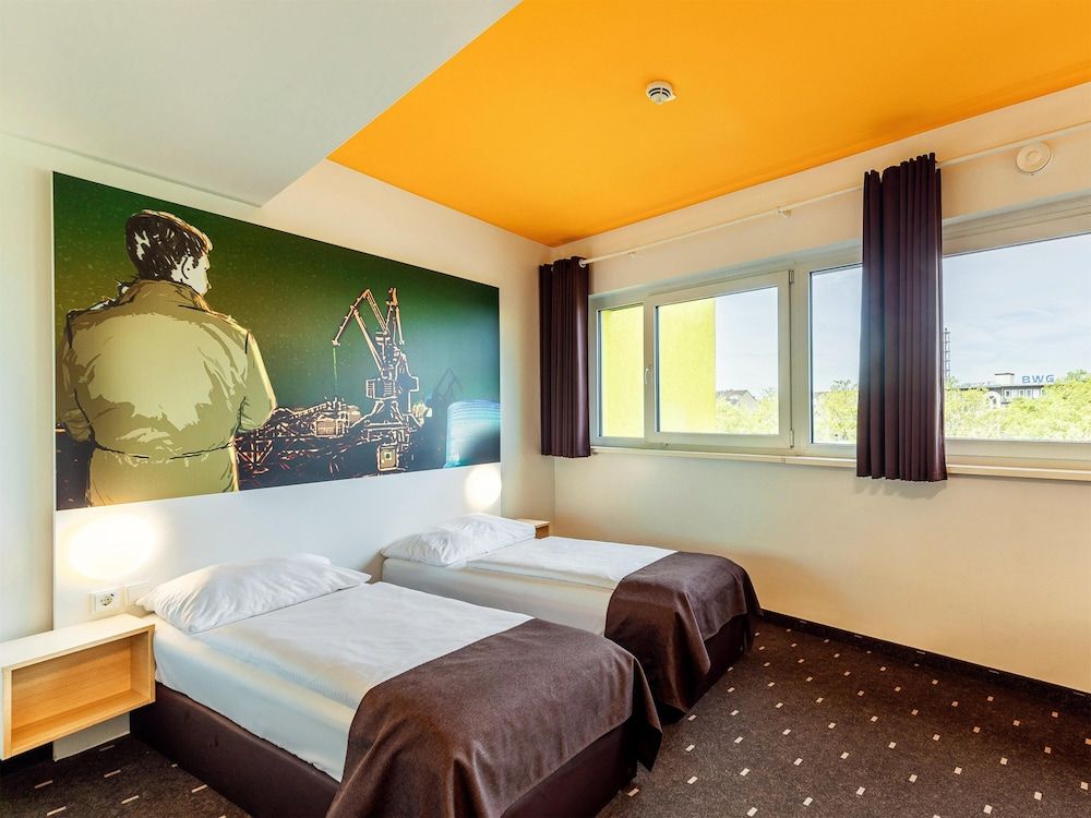 B&B Hotel Duisburg Hbf-Süd Triple Room