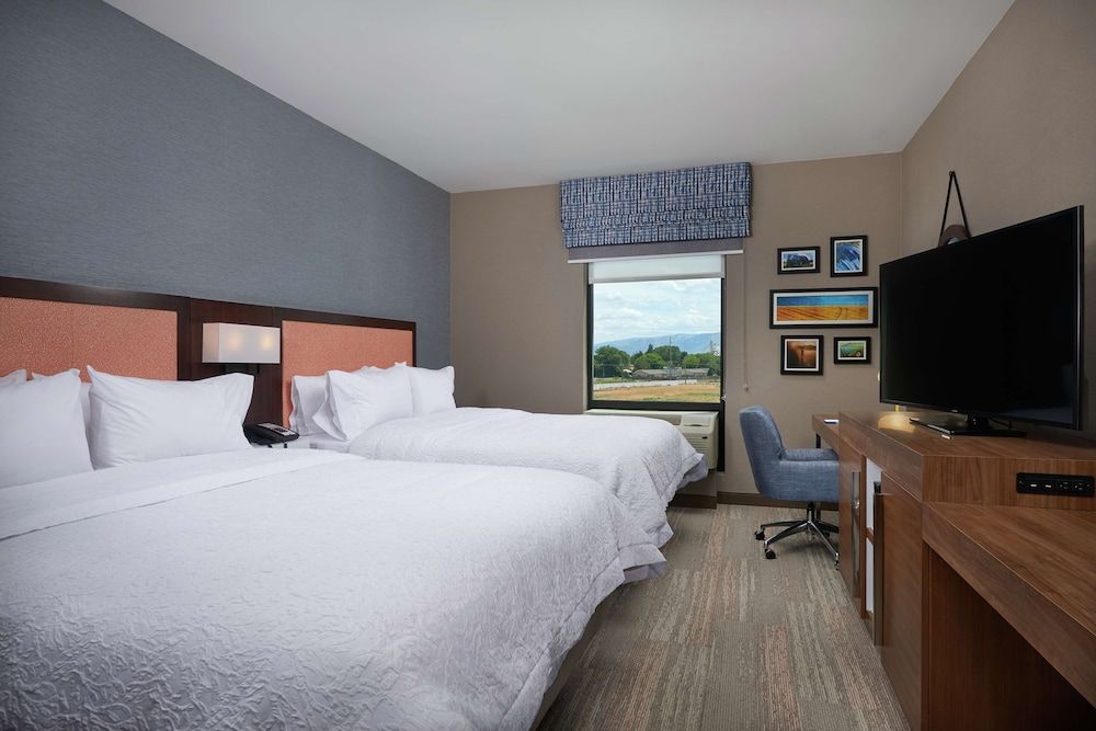 Room, 2 Queen Beds, Accessible (Roll-In Shower)