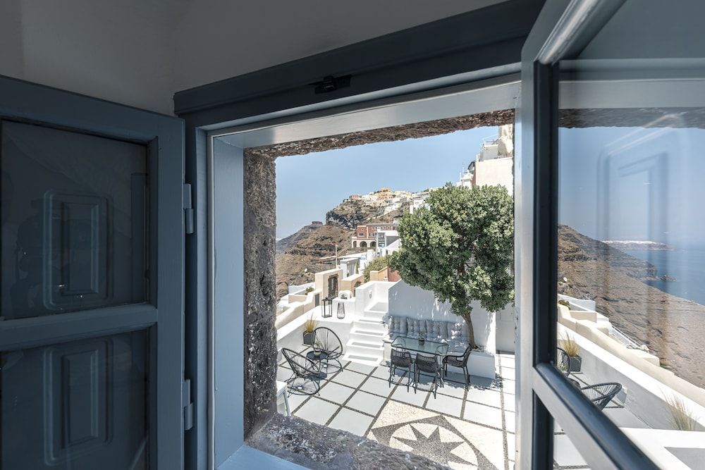 Caldera Senses Double room with Attic and Caldera view 4