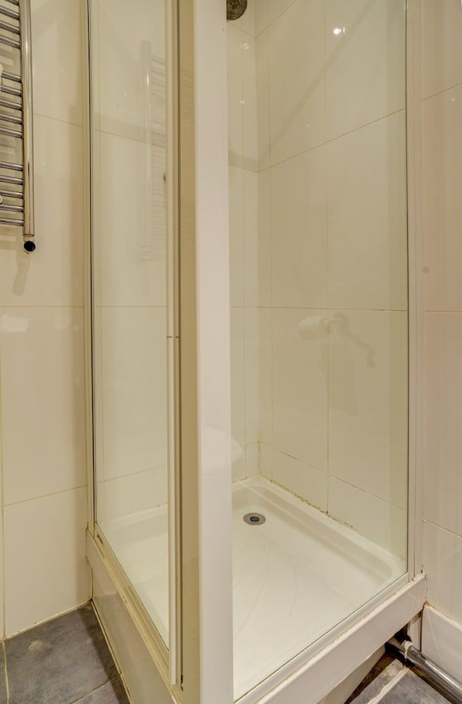 The George & Dragon Inn Twin Room, 2 Twin Beds, Ensuite 6