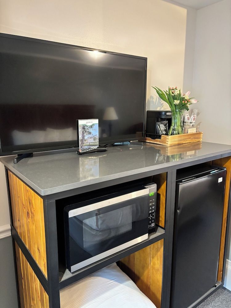 Sherwood Motel Standard Room, 1 King Bed 4