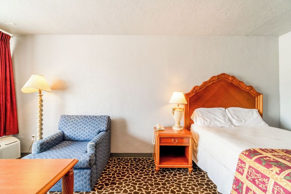 Castle Inn & Suites by OYO Lawton Room, 1 Double Bed 2