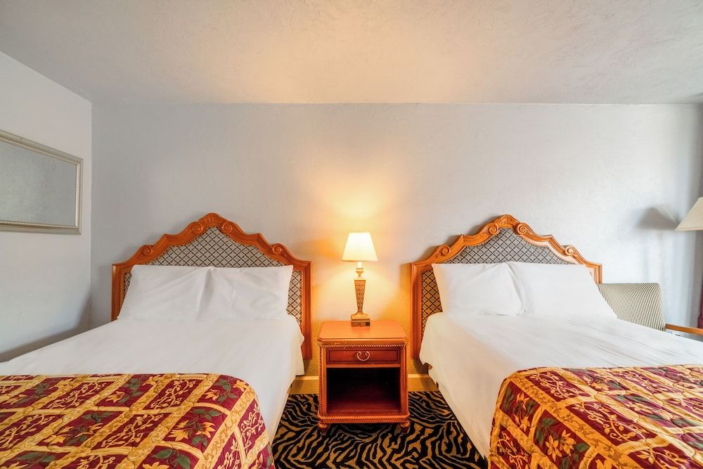 Castle Inn & Suites by OYO Lawton Room, 2 Double Beds, Smoking 3