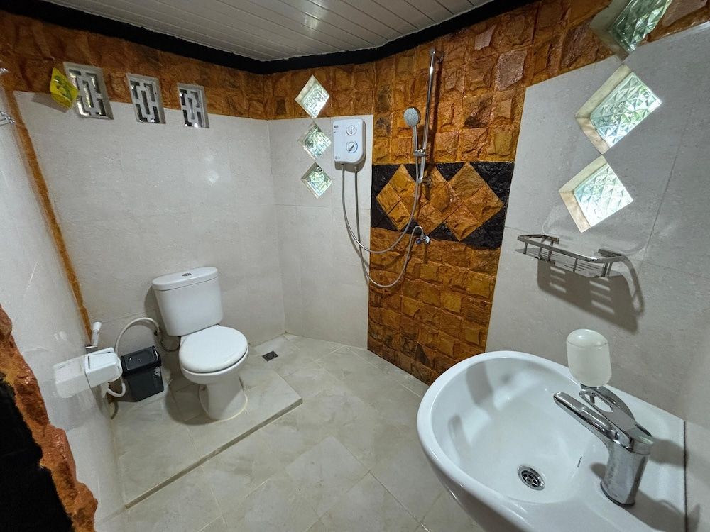 The Hawk's Nest Resort Exclusive Bungalow, 1 Queen Bed, Balcony, Beach View 19