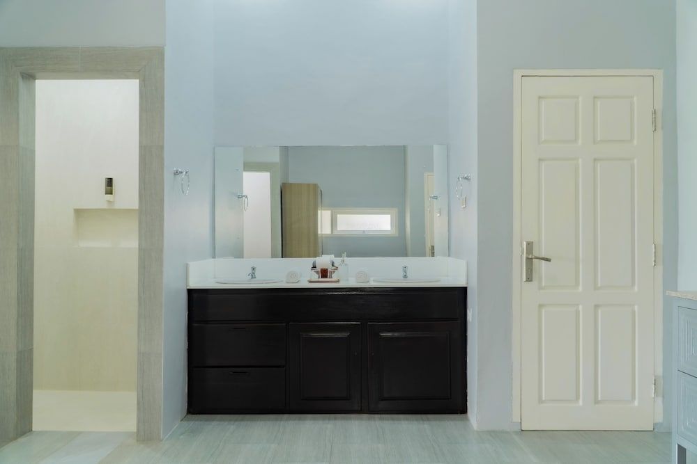 The Hawk's Nest Resort Deluxe Bungalow, 1 King Bed, Non Smoking, Beach View 35