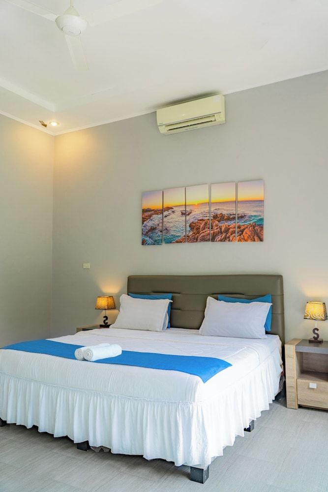 The Hawk's Nest Resort Deluxe Bungalow, 1 King Bed, Non Smoking, Beach View 6