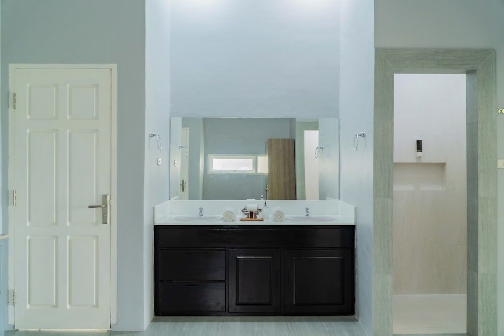 The Hawk's Nest Resort Deluxe Bungalow, 1 King Bed, Non Smoking, Beach View 33