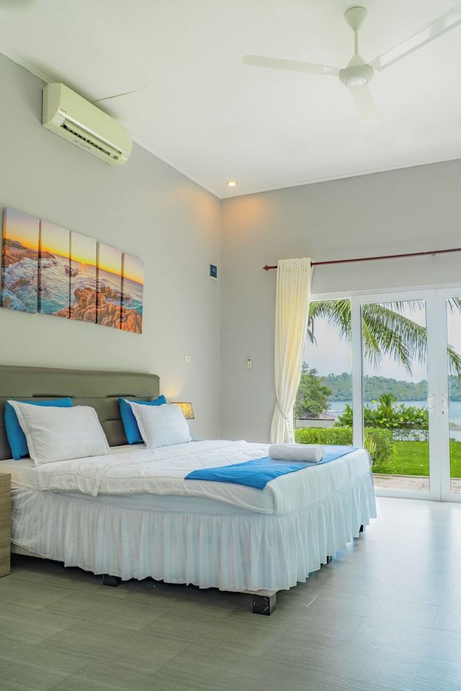 The Hawk's Nest Resort Deluxe Bungalow, 1 King Bed, Non Smoking, Beach View 8