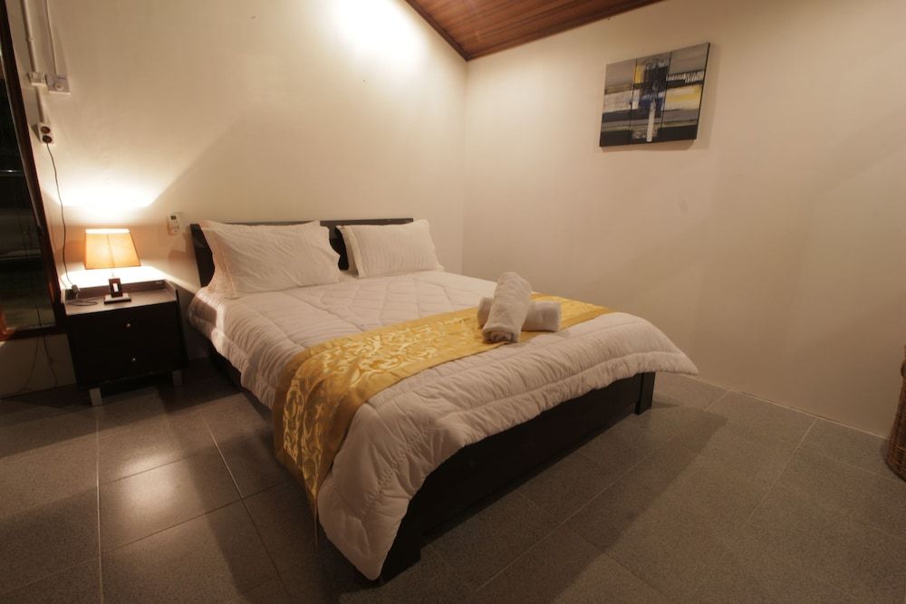 The Hawk's Nest Resort Exclusive Bungalow, 1 Queen Bed, Balcony, Beach View 3