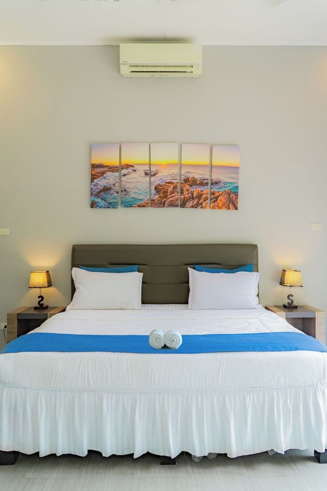 The Hawk's Nest Resort Deluxe Bungalow, 1 King Bed, Non Smoking, Beach View 5