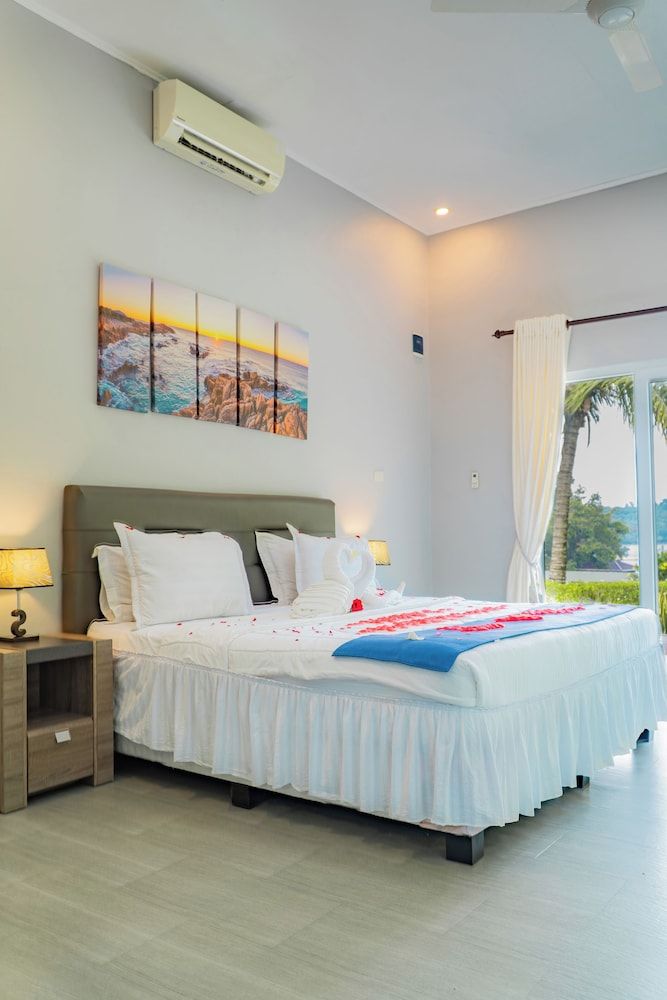 The Hawk's Nest Resort Deluxe Bungalow, 1 King Bed, Non Smoking, Beach View 23