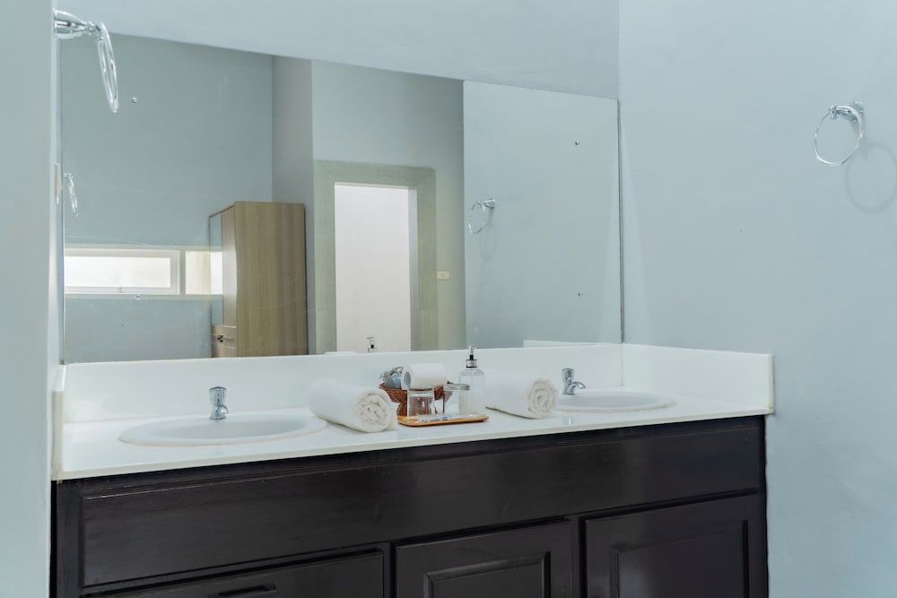 The Hawk's Nest Resort Deluxe Bungalow, 1 King Bed, Non Smoking, Beach View 34