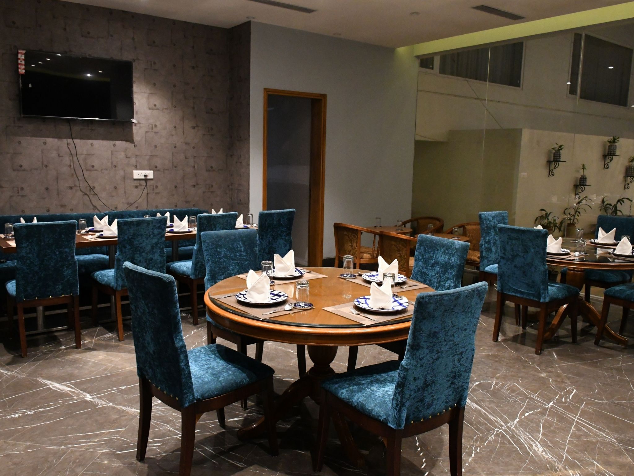 Food & Dining