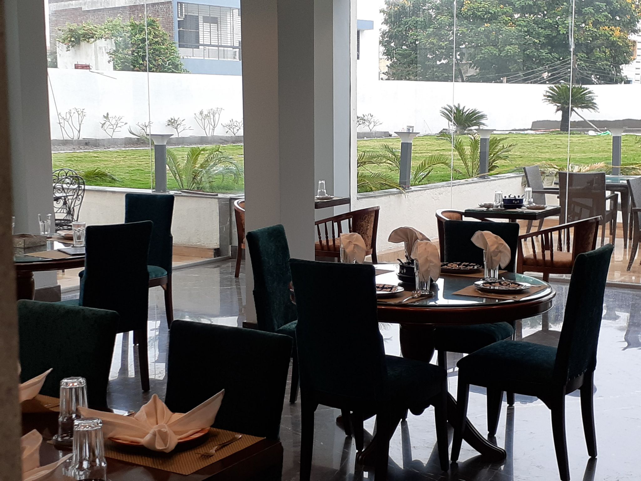 Food & Dining