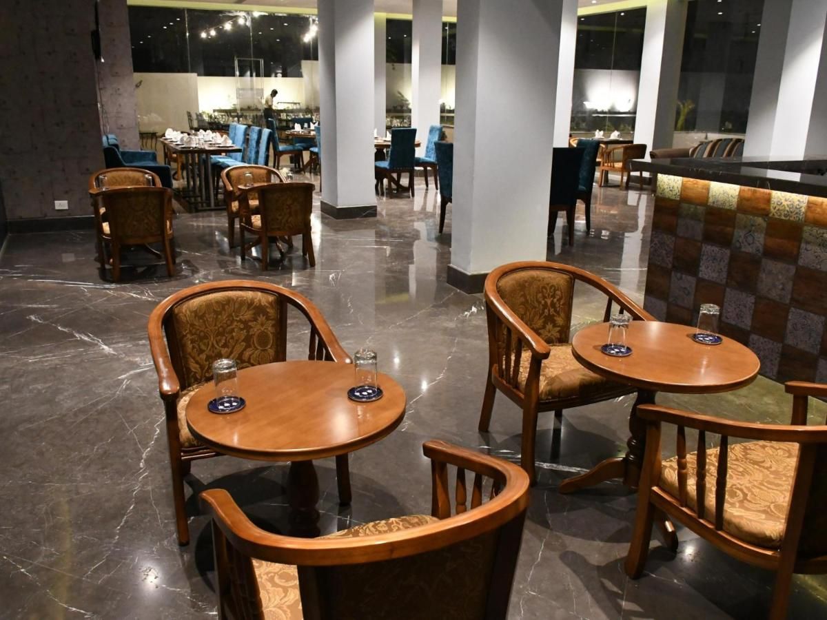Food & Dining