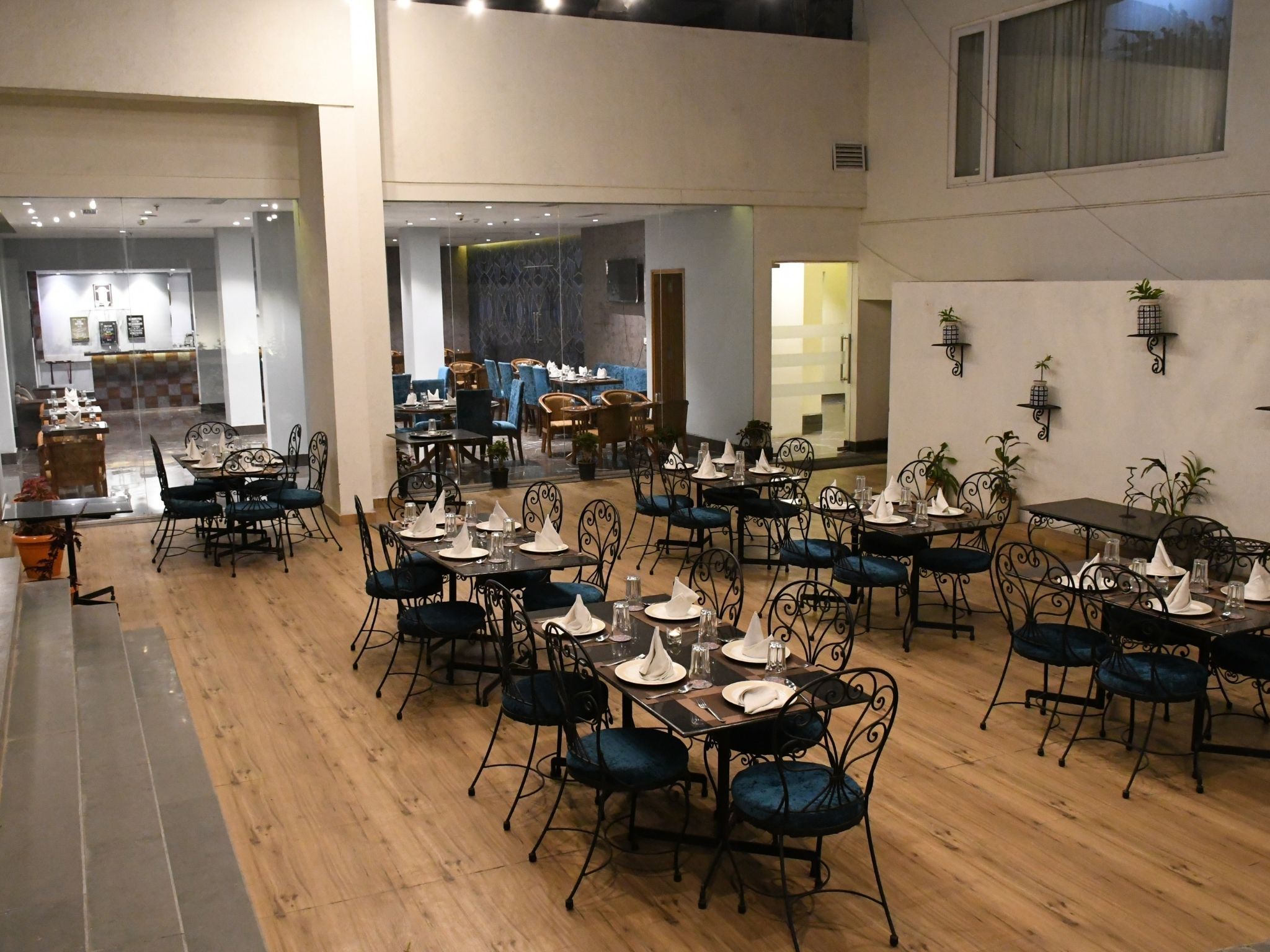 Food & Dining
