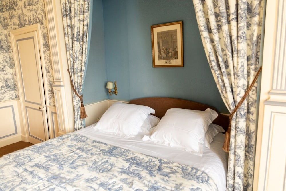 Luxury Double Room, Ensuite, Garden View (Louise De La Valliere)