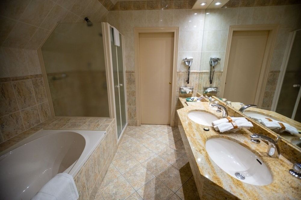Deluxe Double Room, Ensuite, Courtyard View (Élisabeth De Bohême)