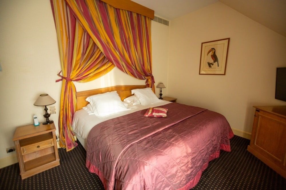 Classic Double Room, Ensuite, Courtyard View (Duchesse du Maine)
