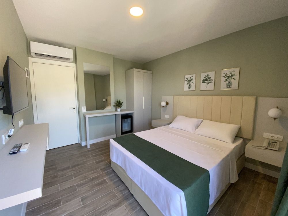 undefined Olivia Hotel 8