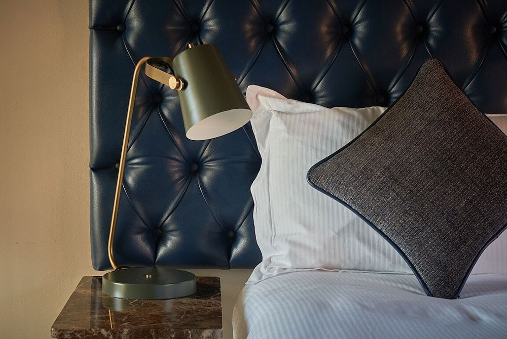 The Falcon Hotel & Restaurant Single Room 4