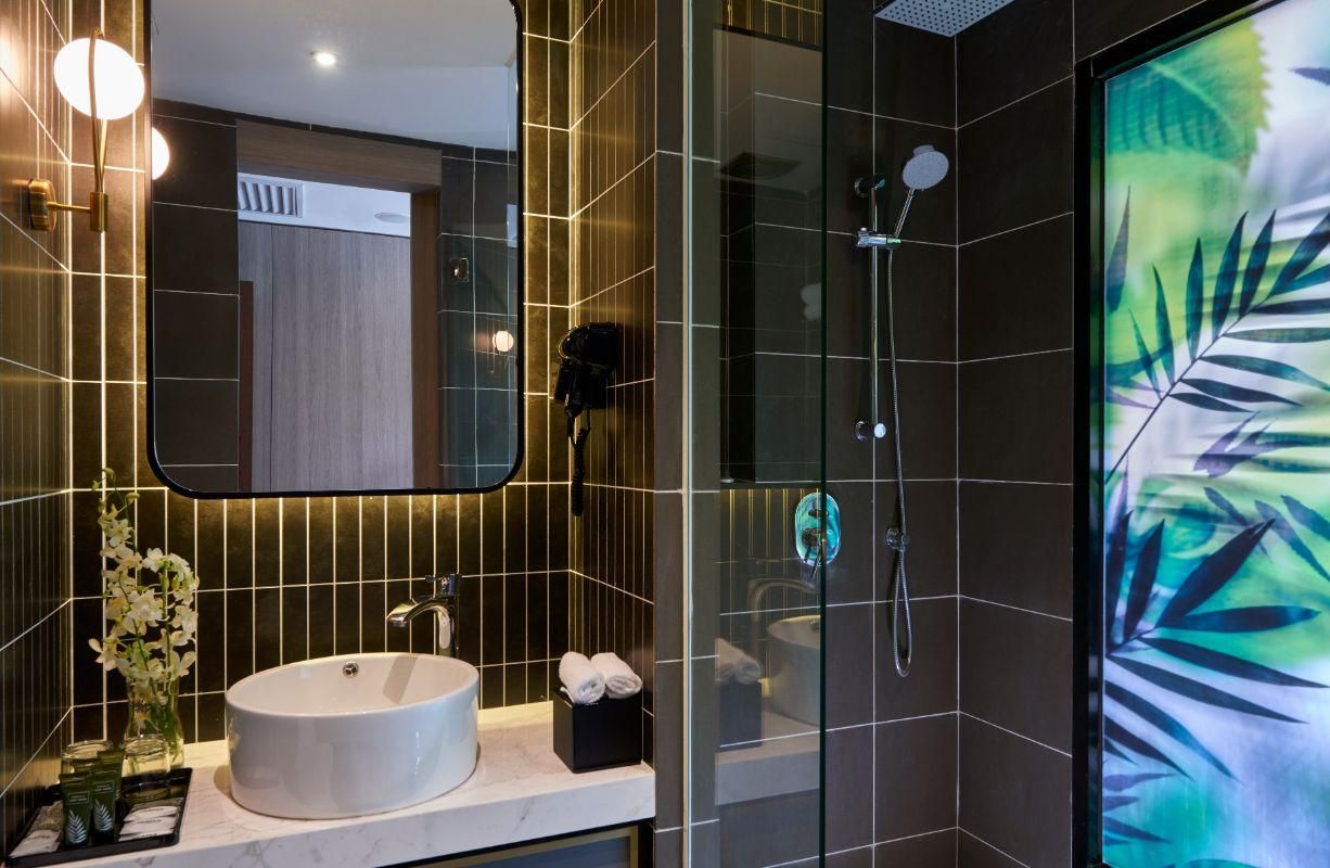 SCAPES Hotel Deluxe King 6