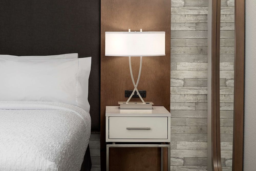 Room, 1 King Bed, Accessible (Mobility & Hearing, Roll-In Shower)