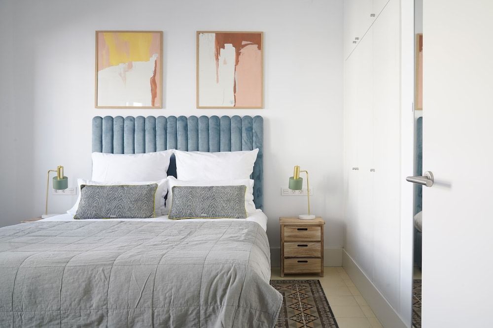 Large 1 Bedroom Apartment with Sofa Bed