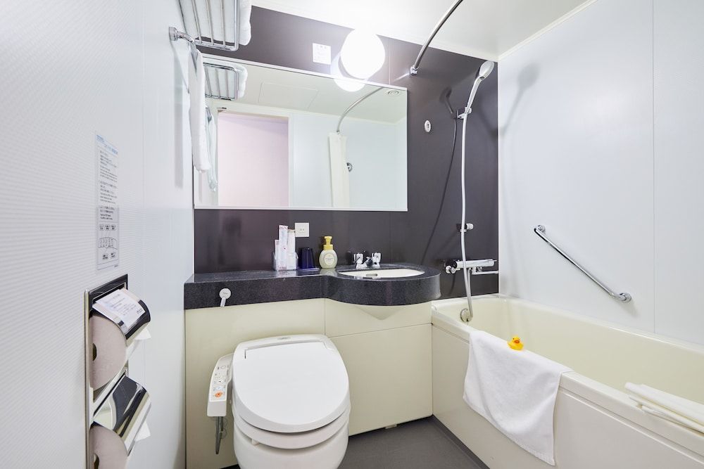 Hotel Wing International Kobe Shinnagata Small Double Room, Non Smoking 4