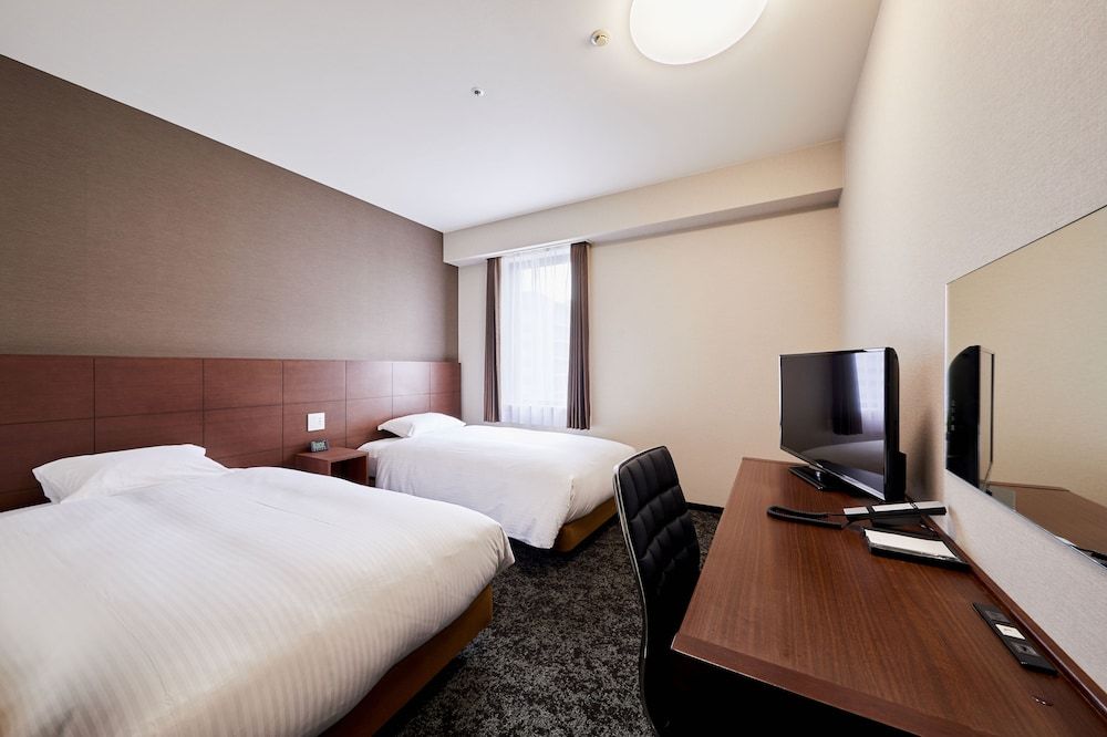 Twin Room, Smoking