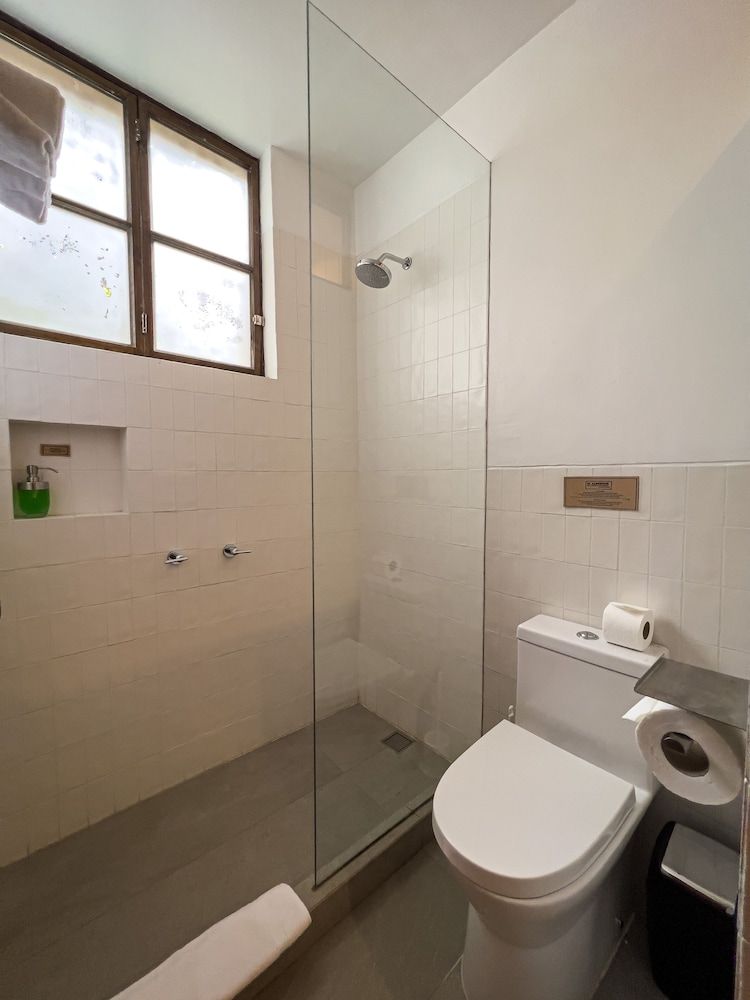 Standard Room, 1 Queen Bed