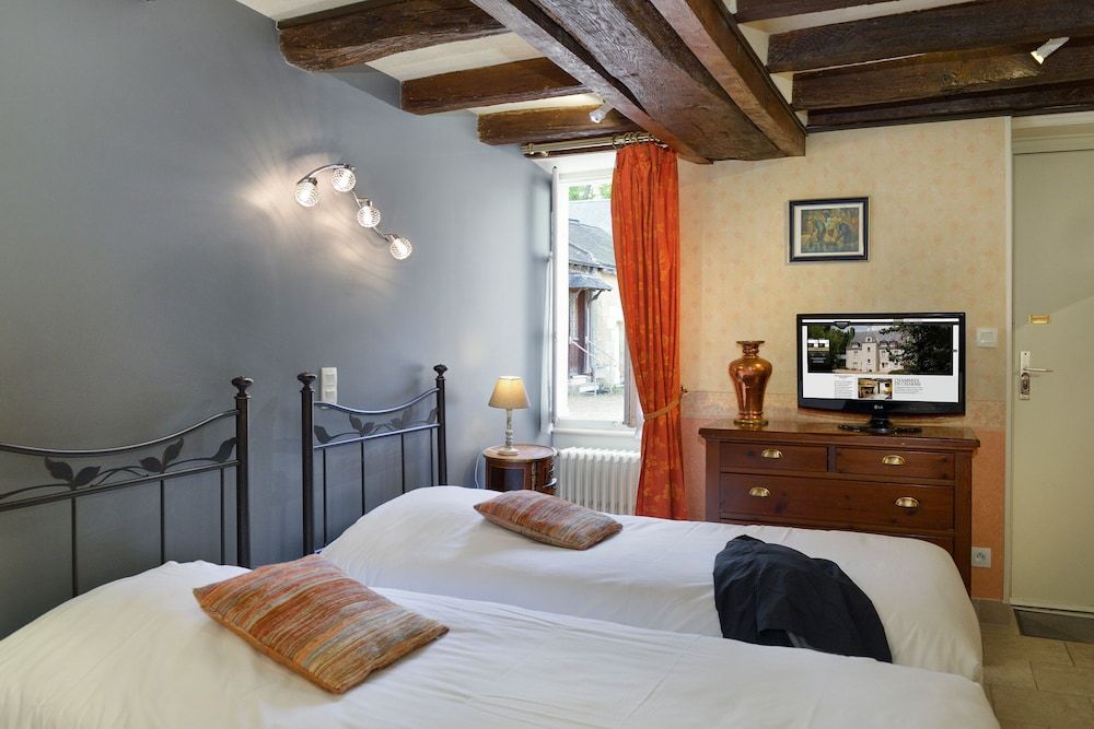 Le Manoir de la Giraudière Standard Twin Room 3